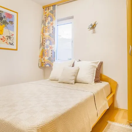 Apartment Apartman 3 Omisalj